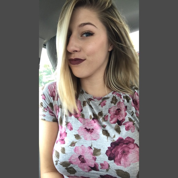 Profile Picture of Karleigh Hubble (@hubblek6) on Poshmark