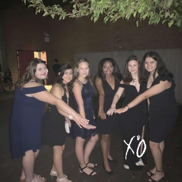 Profile Picture of Oli Lantowska (@olilantowska) on Poshmark