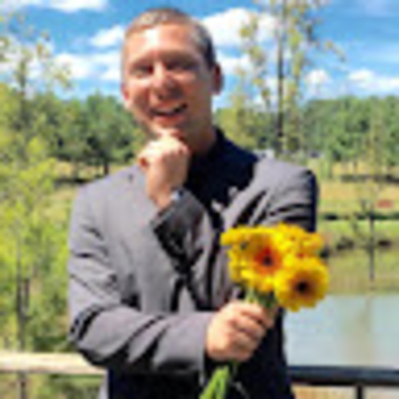 Profile Picture of Oliver Wade (@groovyzero) on Poshmark