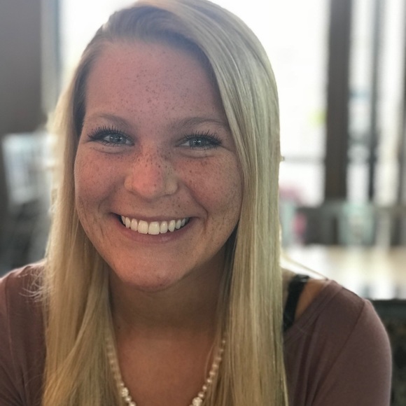 Brittney Dilbeck - Poshmark Profile Picture of Brittney Dilbeck (@brittneyyyy11) on Poshmark