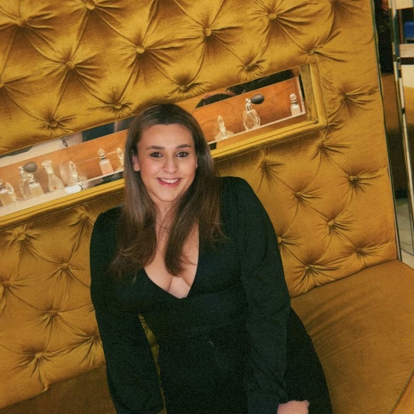 Profile Picture of Julianna Crivello (@j_crivello) on Poshmark