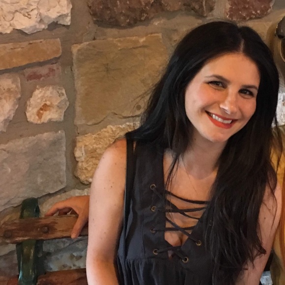 Britney Barber - Poshmark Profile Picture of Britney Barber (@hellobrit) on Poshmark