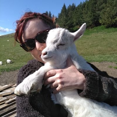 Profile Picture of Karen Reilly ┻━┻ ︵🐐 (@akareilly) on Twitter