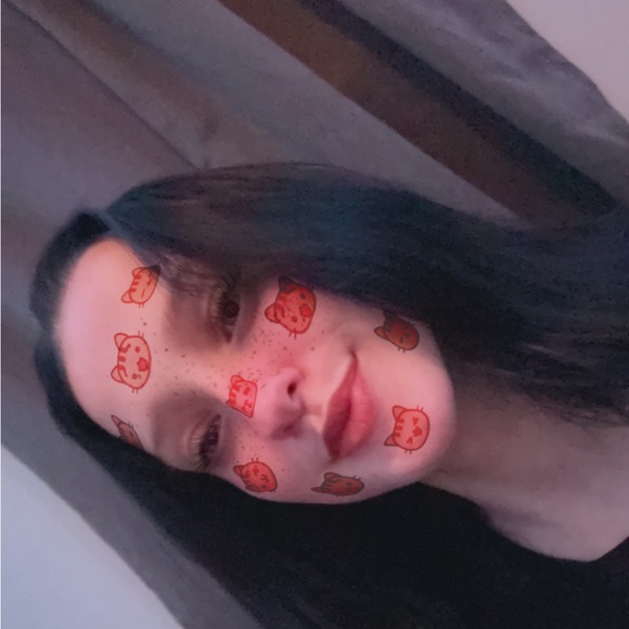 Profile Picture of Danielle Blanchfield (@danielleblanchf) on Poshmark