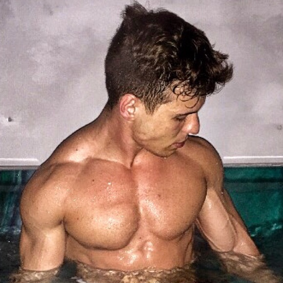 Profile Picture of Alex Bozinovski (@alexbozinovski) on Poshmark