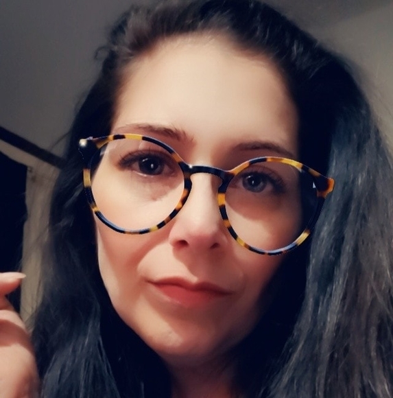 Profile Picture of Jessica Vanvalen (@jhernandez7998) on Poshmark