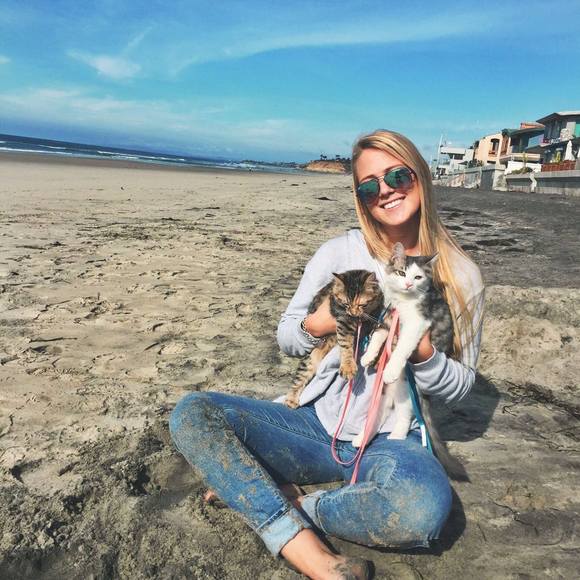 Profile Picture of Maddie Bloum (@maddiebloum) on Poshmark