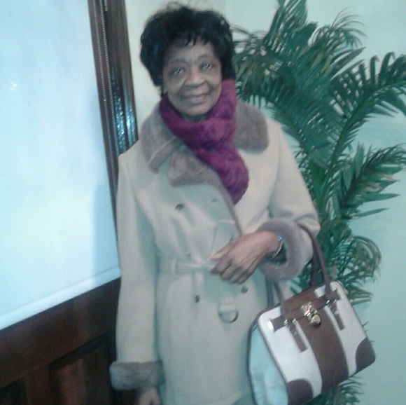 Profile Picture of Dorette Eboum (@doretteeboum) on Poshmark