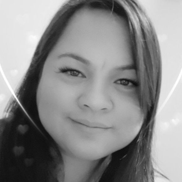 Profile Picture of Grace Lapuz (@gracelapuz) on Poshmark