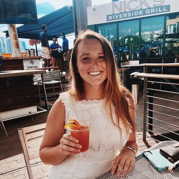 Profile Picture of Alana Schrecengost (@aschrec) on Poshmark