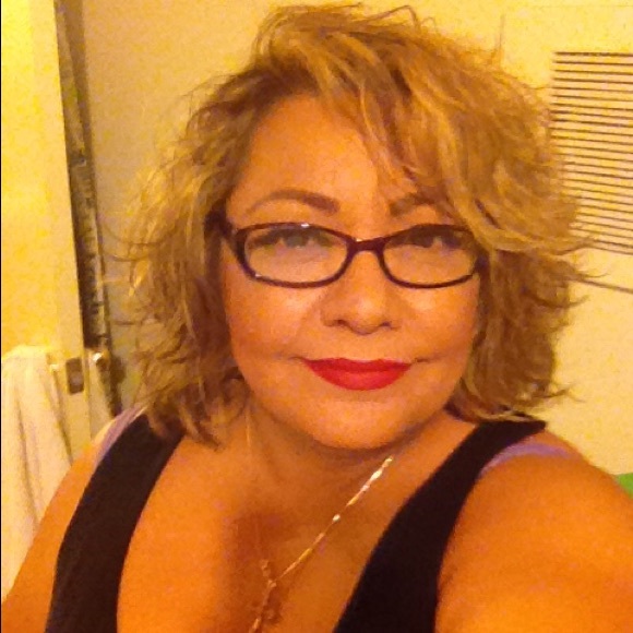 Profile Picture of Mary Gamboa (@mhgamboa) on Poshmark
