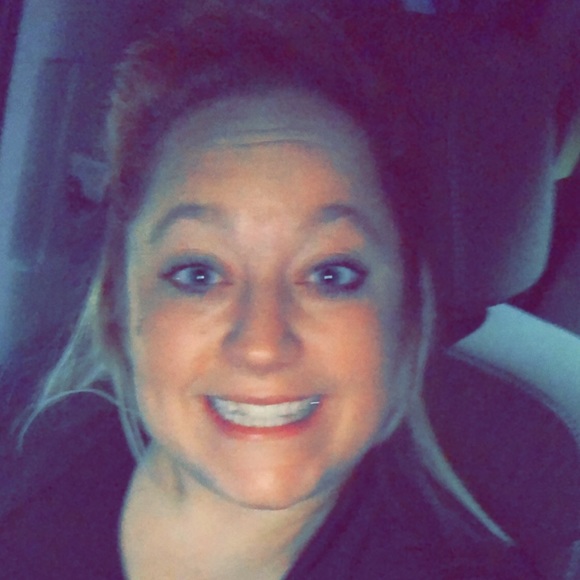 Profile Picture of Candice Lonon (@clonon2017) on Poshmark