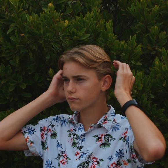 Profile Picture of Oliver Reinard (@oliverreinard) on Poshmark