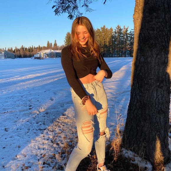 Profile Picture of Julia Staniec (@julia_staniec) on Poshmark