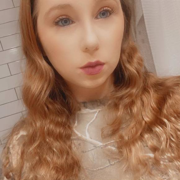 Profile Picture of Emily Riegert (@emilyriegert) on Poshmark