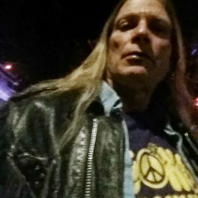 Profile Picture of Robert Hoppy Smith (@cosmicrabbit007) on Twitter