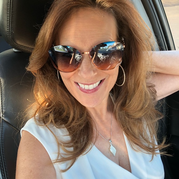 Profile Picture of Barb Czaplewski (@bjc1963) on Poshmark