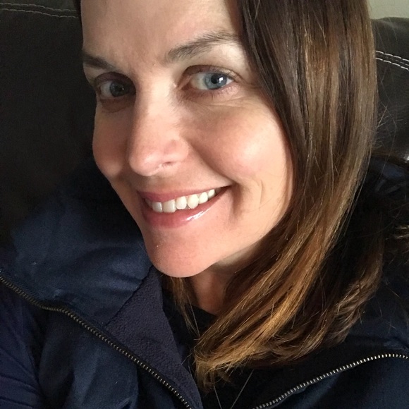 Profile Picture of Stacie Curtis (@scurtis4242) on Poshmark