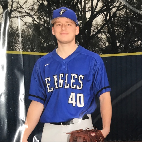 Profile Picture of Bailey Barfoot (@baileybarfoot) on Poshmark