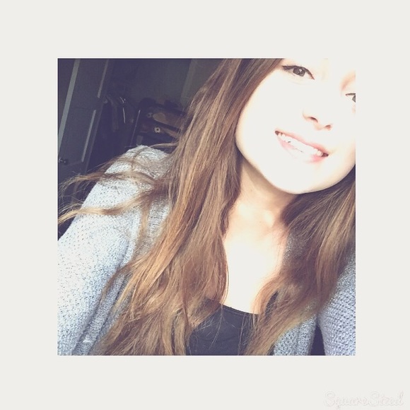 Profile Picture of Alyssa Grenot (@agrenot) on Poshmark