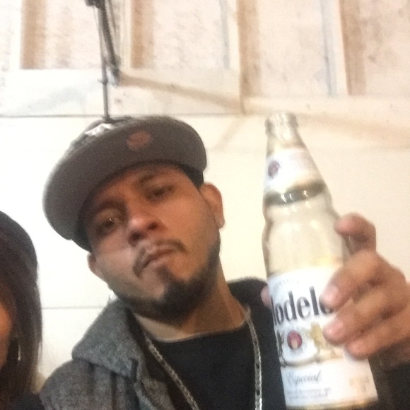 Profile Picture of Andrew Zavala (@zavala92) on Poshmark