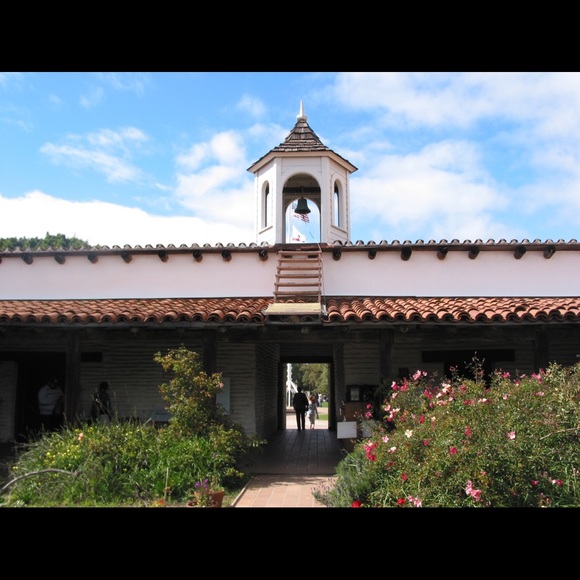 Profile Picture of Anna Achenbach (@agachenbach) on Poshmark