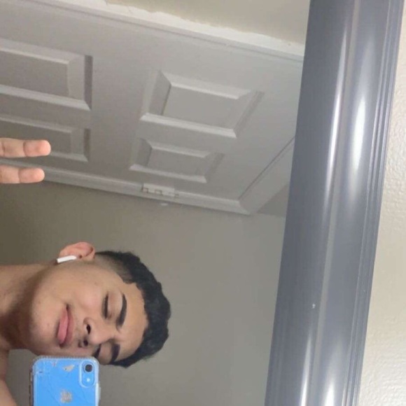 Profile Picture of Luis Justiniano (@luisjustiniano) on Poshmark