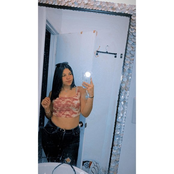 Profile Picture of Alejandra Mercado (@alejandramer299) on Poshmark