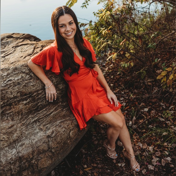 Profile Picture of Allison Humphries (@allichumphries) on Poshmark