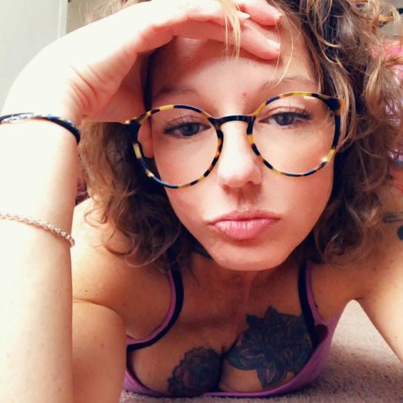 Profile Picture of Kelly Gallop (@kelrific4) on Poshmark