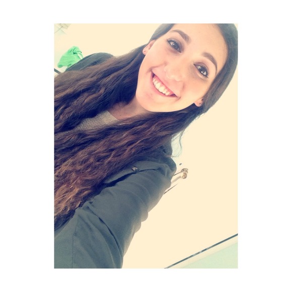 Profile Picture of Cassi Leibowitz (@cassileibowitz) on Poshmark