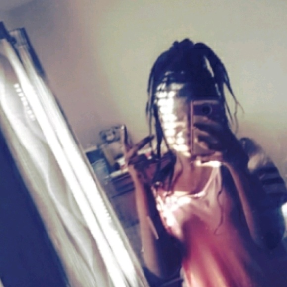 Profile Picture of Amira Gales (@miraxiconic) on Poshmark