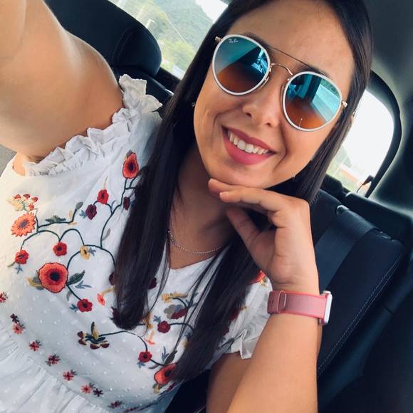 Profile Picture of Stephanie Medina (@fanie28) on Poshmark