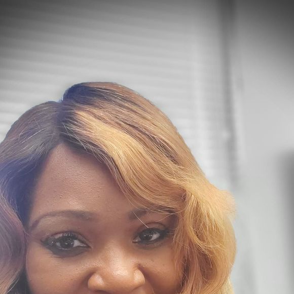 Profile Picture of Phyllis Solomon (@phyllsali) on Poshmark