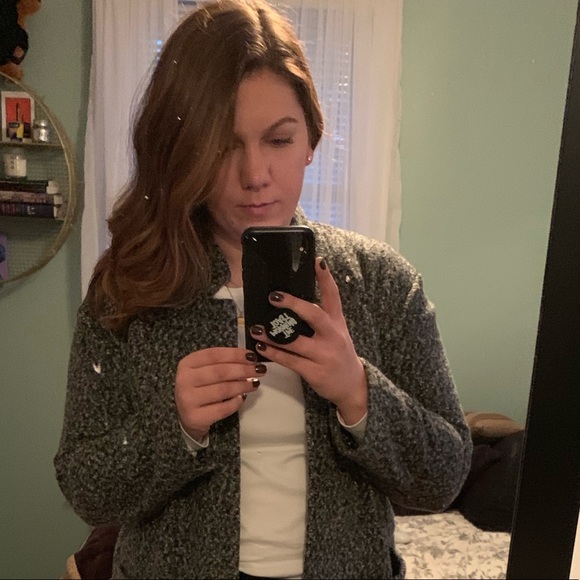 Profile Picture of Nicole Kauffman (@nickauff) on Poshmark