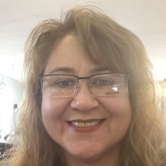 Profile Picture of Laura Herigon (@aussiesfurever) on Poshmark