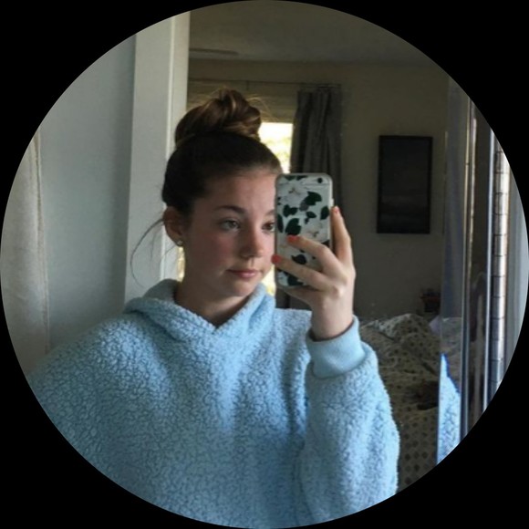 Profile Picture of Kate Varty (@kate_varty) on Poshmark