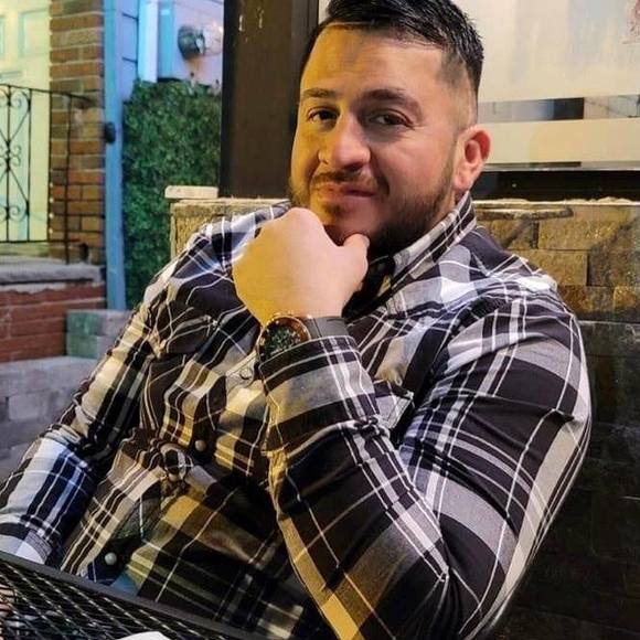 Profile Picture of Luis Freire (@freireluis90) on Poshmark