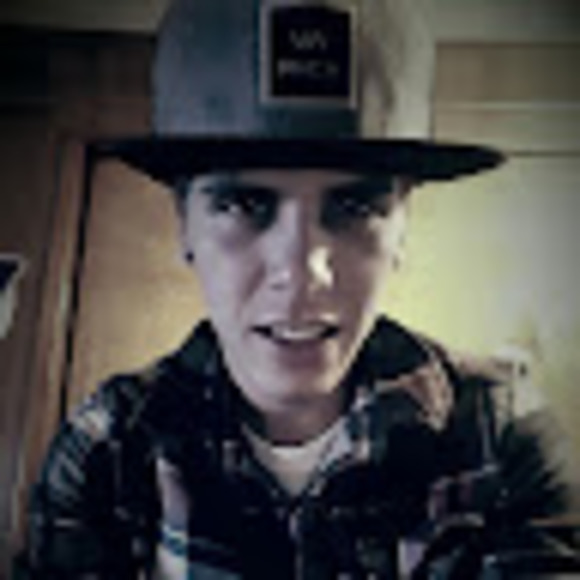 Profile Picture of Shawn Sallade (@shawnsallade) on Poshmark