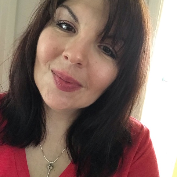 Profile Picture of Kimberly Stanfield (@kimmyerrol) on Poshmark