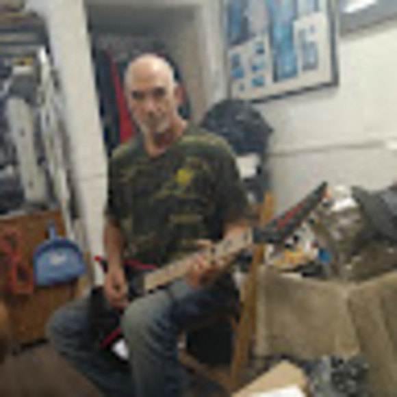 Profile Picture of Daniel Vidmar (@vidmardaniel68) on Poshmark