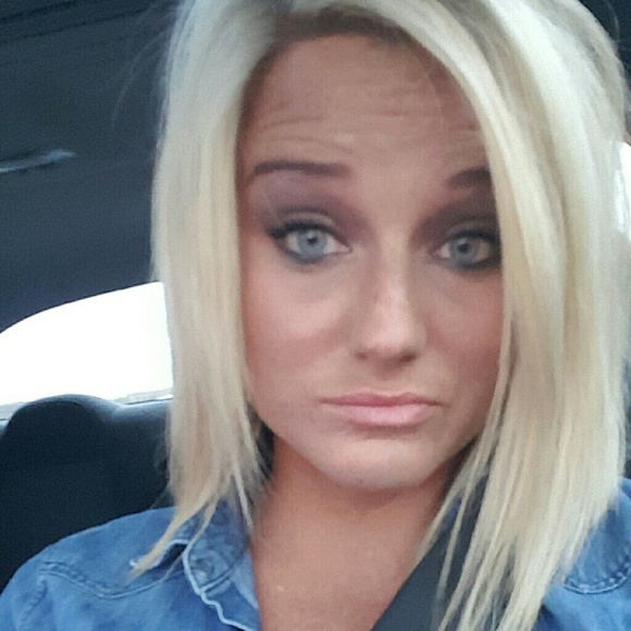 Profile Picture of Taylor Vincent (@tayvincent17) on Poshmark