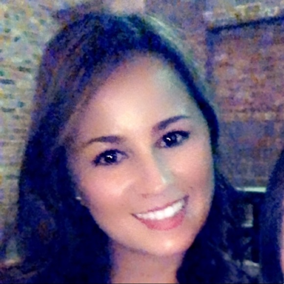 Profile Picture of Chloe Tang (@chloe_tang) on Poshmark