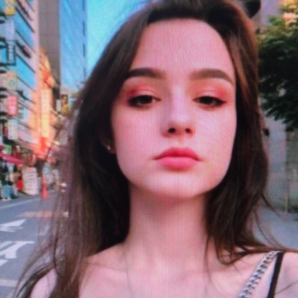 Profile Picture of Miranda Yule (@chjxjb) on Poshmark