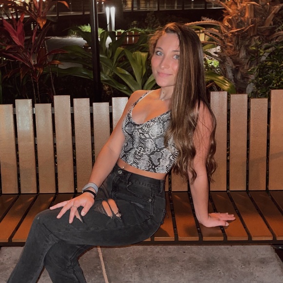 Profile Picture of Brooke Eichinger (@b_eichinger) on Poshmark