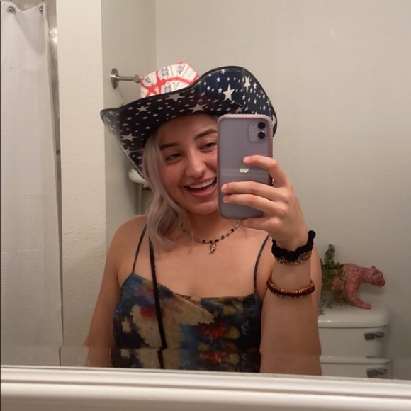 Profile Picture of ✰ s a m ✰ (@samutxo) on Poshmark