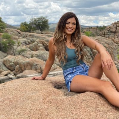 Profile Picture of Ariana Moreno (@ArianaNMoreno) on Twitter