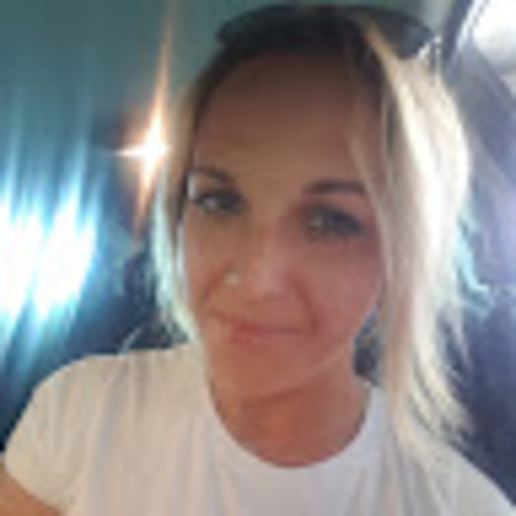 Profile Picture of Agnieszka Adamczyk (@agnesdromeda) on Poshmark