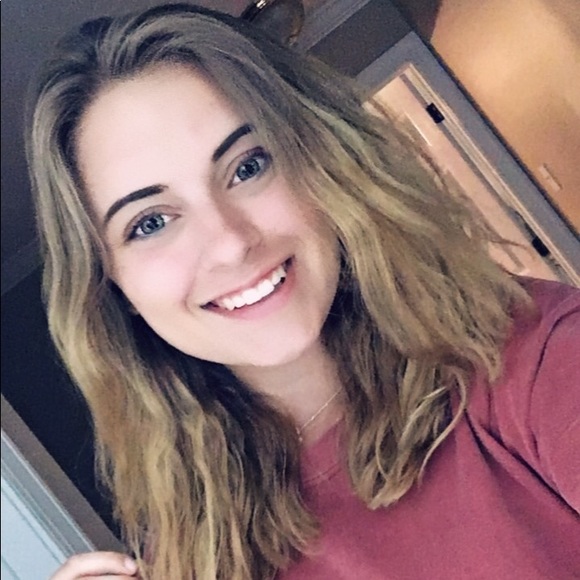 Profile Picture of Madison Szyjka (@maddieejanes) on Poshmark