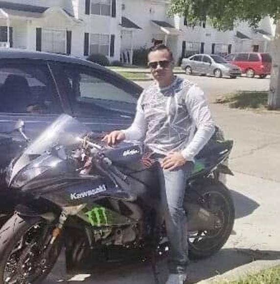 Profile Picture of Andres Andres (@carlos4ever2) on Poshmark